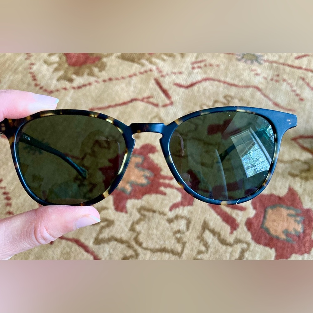 KREWE Olivier Tortoise Sunglasses with case: non-prescription! Classic style